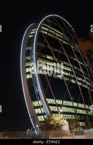 ABU DHABI, Vereinigte Arabische Emirate - 5 NOVEMBER: The Aldar zentrale Gebäude ist das erste kreisförmige Gebäude seiner Art im Nahen Osten auf Nein Stockfoto