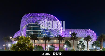 Abu Dhabi, VAE - 5. November: Die Yas Marina Grand Prix Circuit Nacht Blick am 5. November 2013. Dies ist das erste neue Hotel in Th Stockfoto