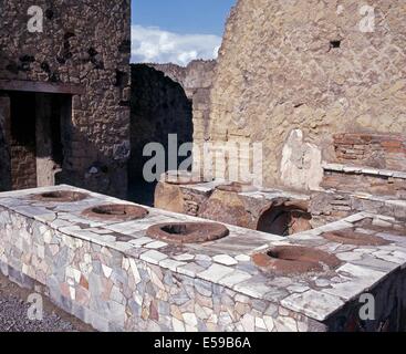 Römische Bar, Herculaneum, in der Nähe von Neapel, Kampanien, Italien, Europa Stockfoto