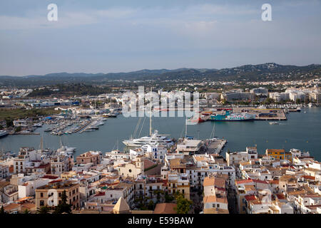 Mit Blick auf Harvour von Dalt Vila in Ibiza Stadt, Ibiza Stockfoto