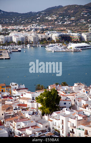 Mit Blick auf Hafen von Dalt Vila in Ibiza Stadt, Ibiza Stockfoto