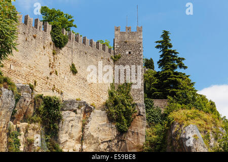 Festung auf einem Felsen in San Marino Stockfoto