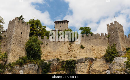 Festung auf einem Felsen in San Marino Stockfoto