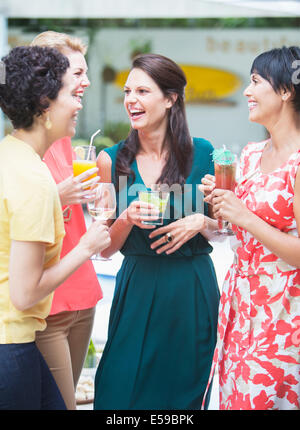 Frauen reden auf party Stockfoto