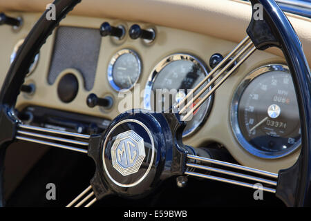 Transport, Autos, alte, klassische Auto-Show, Detail der klassische MG Lenkrad. Stockfoto