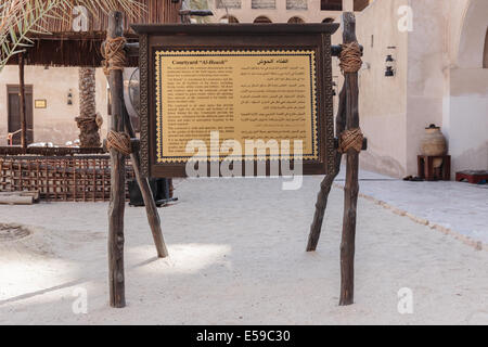 DUBAI, Vereinigte Arabische Emirate-NOVEMBER 9: Alte islamische Schule, Heritage Village am 9. November 2013. Es ist das größte historische Museum in Duba Stockfoto