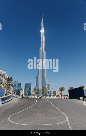 DUBAI, Vereinigte Arabische Emirate - 13 NOVEMBER: Burj Khalifa am 13. November 2013 in Dubai, Vereinigte Arabische Emirate. Burj Khalifa ist derzeit das höchste Gebäude der Stockfoto