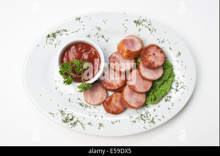 gehackte Würste gebraten mit Gemüse und Gewürzen Stockfoto