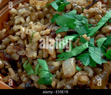 Mujaddara ist die arabische Linsen unter den Reis Pockennarben sagen in der östlichen arabischen Welt ähneln Stockfoto