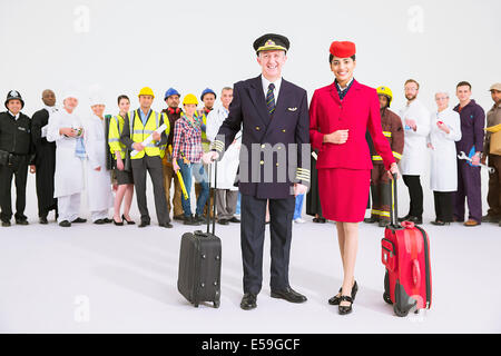 Porträt von zuversichtlich Piloten und Flugbegleiter Stockfoto