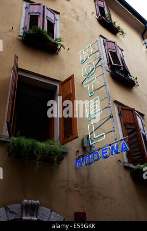 Hotel Modena Zeichen, Limone, Italien Stockfoto
