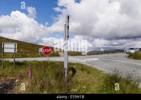 Kreuzung der R759 und R115 und die alte Militärstraße an Sally Gap in die Wicklow Mountains, Irland. Stockfoto
