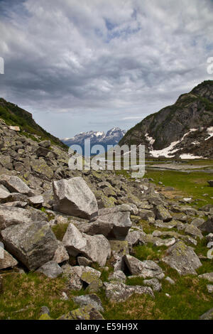 Brenta Gruppe aus dem Val d'Amola gesehen, die auf dem Gipfel von Val Nambrone, Alpen, Italien Stockfoto