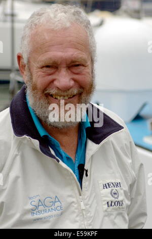 PORTSMOUTH, ENGLAND. -UM WIEDER; VETERAN SOLO SEGLER SIR ROBIN KNOX JOHNSTON. FOTO: JONATHAN EASTLAND/AJAX Stockfoto