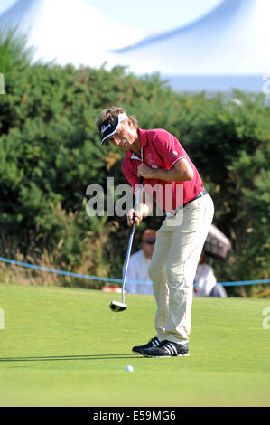 Porthcawl, Wales, UK. 24. Juli 2014. Derzeitige Vorsitzende Bernhard Langer am 13. grün während Tag eins von The Senior Open Golfturnier im The Royal Porthcawl Golf Club in South Wales heute Nachmittag stellen. Bildnachweis: Phil Rees/Alamy Live-Nachrichten Stockfoto