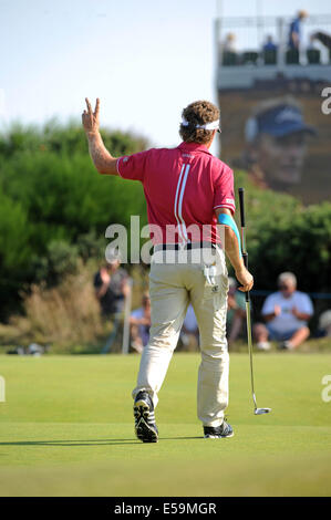 Porthcawl, Wales, UK. 24. Juli 2014. Derzeitige Vorsitzende Bernhard Langer geht weg von der 13. grün während Tag eins von The Senior Open Golfturnier im The Royal Porthcawl Golf Club in South Wales heute Nachmittag. Bildnachweis: Phil Rees/Alamy Live-Nachrichten Stockfoto