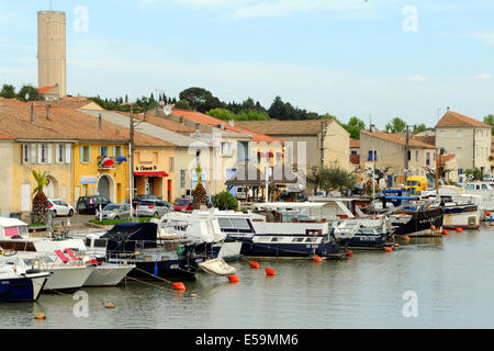 Der Yachthafen von Saint Gilles, Gard, Languedoc Roussillon, Frankreich Stockfoto