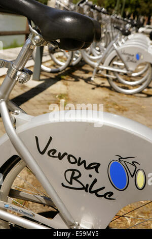 Fahrradverleih, Verona, Italien Stockfoto