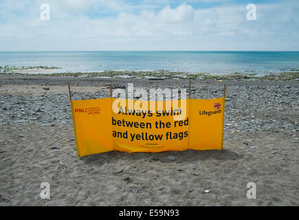 Ein Warnsignal von der Royal National Lifeboat Institution Strandwache Clarach Bucht, Ceredigion, Wales Stockfoto