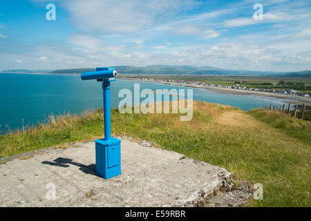 Teleskop auf dem Mount in Borth auf der Wales Coast Path Ceredigion UK Stockfoto