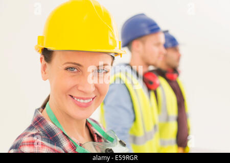 Porträt von zuversichtlich Bauarbeiter Stockfoto