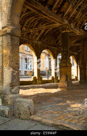 Stein-Markthalle - 1627 in Chipping Campden, Gloucester, England gebaut Stockfoto