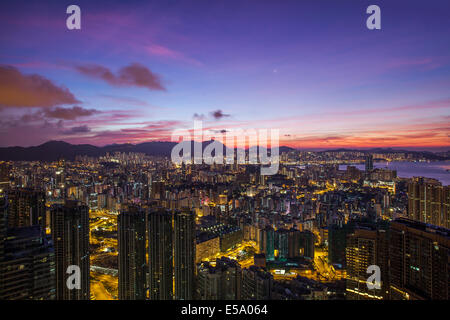 Skyline-Blick über Hong Kongs dicht städtische Stadt. Stockfoto