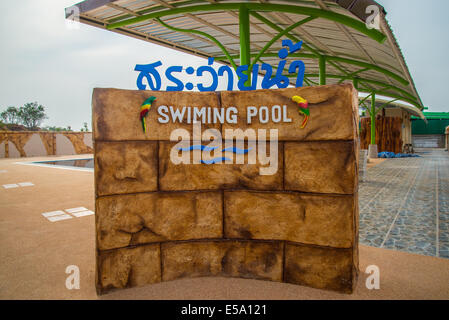 Schwimmbad im Resort im Land von Thailand. Stockfoto