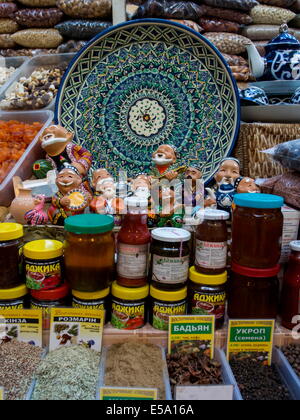 23. Juli 2014 - The Bessarabski Markt befindet sich im Zentrum von Kiew auf dem Bessarabskaia Platz am Ende der Hauptverkehrsader der Stadt, der Chreschtschatyk, Kiew, Ukraine. © Igor Golovniov/ZUMA Draht/Alamy Live-Nachrichten Stockfoto