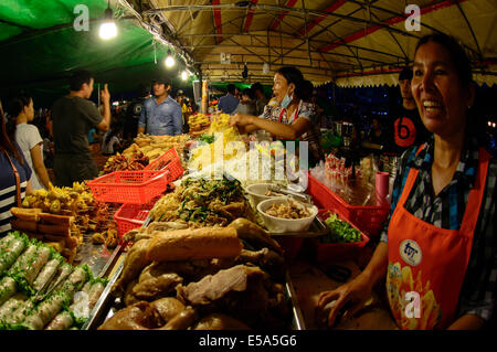 Phnom Penh Nachtmarkt, Sisowath Quay, Phnom Penh, Kambodscha. Stockfoto