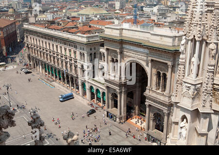 Der Eingang zu den Vittorio Emanuele II Einkaufszentrum (Galleria Vittorio Emanuele II) in Mailand, Italien Stockfoto