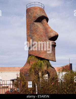 Riesiger Tikki Kopf zog von einem alten Minigolf nach Downtown Tucson Arizona Stockfoto