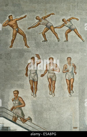 Rom. Italien. Mosaiken in der faschistischen Ära Palazzo Delle Piscine, Teil der Sportanlage Foro Italico. Stockfoto