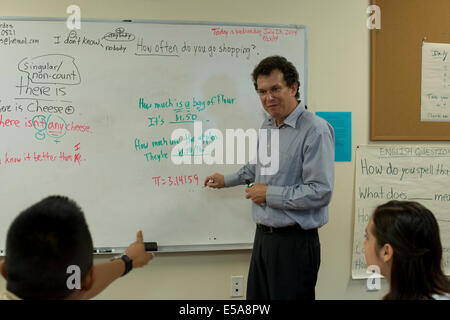 Lehrer und Erwachsene Studenten kostenlos Englisch als zweite Sprache (ESL) Klasse für nicht-englische Muttersprachler in Austin TX. Stockfoto