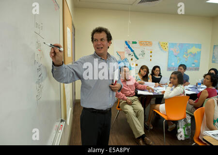 Lehrer und Erwachsene Studenten kostenlos Englisch als zweite Sprache (ESL) Klasse für nicht-englische Muttersprachler in Austin TX. Stockfoto