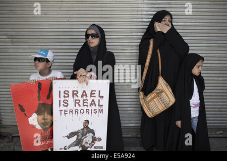 Teheran, Iran. 25. Juli 2014. 25. Juli 2014 - Teheran - iranischer Frauen und ihre Kinder nehmen Teil eine Demonstration zum Jahrestag der Jerusalem-Tag in Teheran. Morteza Nikoubazl/ZUMAPRESS Credit: Morteza Nikoubazl/ZUMA Draht/Alamy Live-Nachrichten Stockfoto