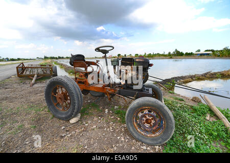 Alten Traktor auf Farm in Thailand Stockfoto