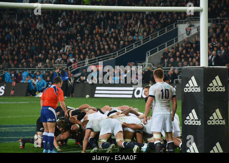 Rugby-Scrum während der All Blacks Vs England-Spiel in Forsyth Barr Stadium, Dunedin, gespielt am 14. Juni 2014 Stockfoto