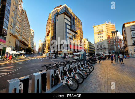 Station von der neuen Bicimad öffentlichen Bike-sharing-System. Santo Domingo-Platz. Madrid. Spanien Stockfoto