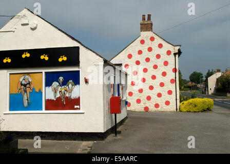 Tour de France Staveley Yorkshire Yorkshire in England. Haus Dekorationen. 2014 2010 s UK HOMER SYKES Stockfoto