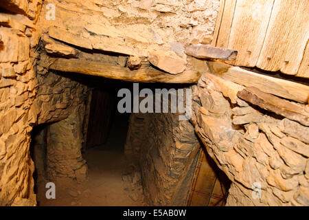 Amtoudi Getreidespeicher, Innenräume, Bee Hives, Scenic Canyonwänden, Oase Museum, Keramik und Getreidespeicher Talblick, Dorf, Südmarokko Stockfoto