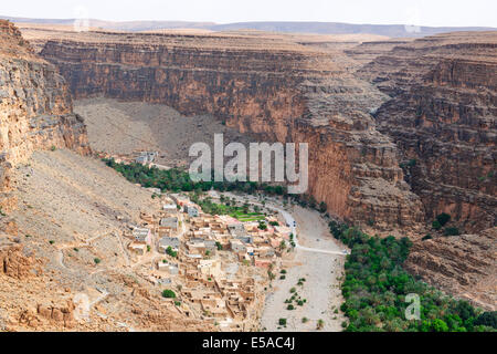 Amtoudi Getreidespeicher, Innenräume, Bee Hives, Scenic Canyonwänden, Oase Museum, Keramik und Getreidespeicher Talblick, Dorf, Südmarokko Stockfoto