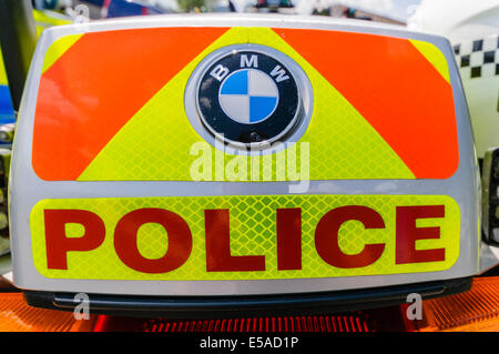Lisburn, Nordirland. 25. Juli 2014. -"Police" auf der Rückseite eines Motorrades Credit: Stephen Barnes/Alamy Live News Stockfoto