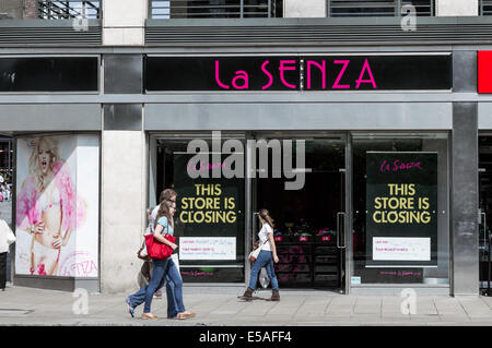 Schließung der Ankündigung in La Senza Schaufenster an der Princes Street, Edinburgh Stockfoto