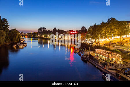 Richmond Riverside bei Nacht Surrey UK Stockfoto