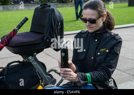 Aktivist aus Norml-UK Werbetätigkeit für Cannabis Rechtsreform in London Stockfoto