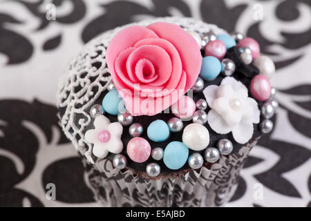 Makro-Bild von Cupcake mit rosa rose Stockfoto