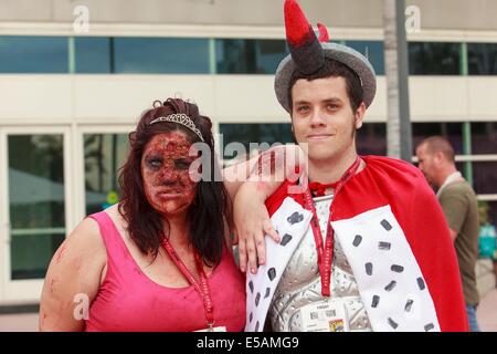 San Diego, CA, USA. 25. Juli 2014. Der zweite Tag der viertägigen Veranstaltung Comic-Con International 2014.Seen hier:. Rachel und Robert Montgomery Credit: Daren Fentiman/ZUMA Draht/Alamy Live-Nachrichten Stockfoto