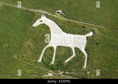 Luftaufnahme von Alton Barnes White Horse, Milk Hill, in der Nähe von Pewsey, Wiltshire, UK. JMH6188 Stockfoto