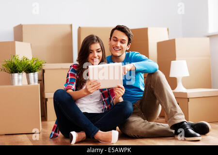 Glückliches Paar Beschlüsse Debica, Polen Stockfoto
